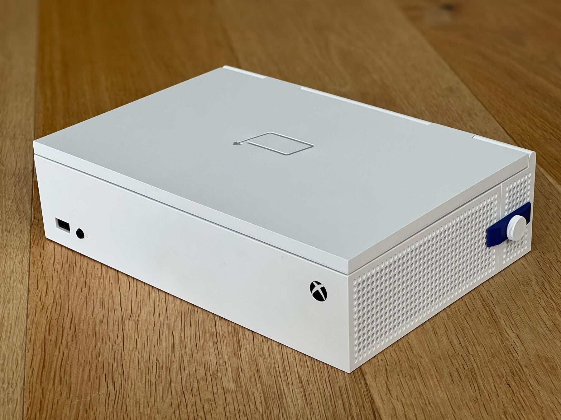 Xbox Series X & S Compact Portable Gaming Station with Built-in Monitor